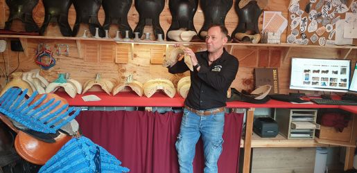 Peter Kenner bei der Sattelplanung